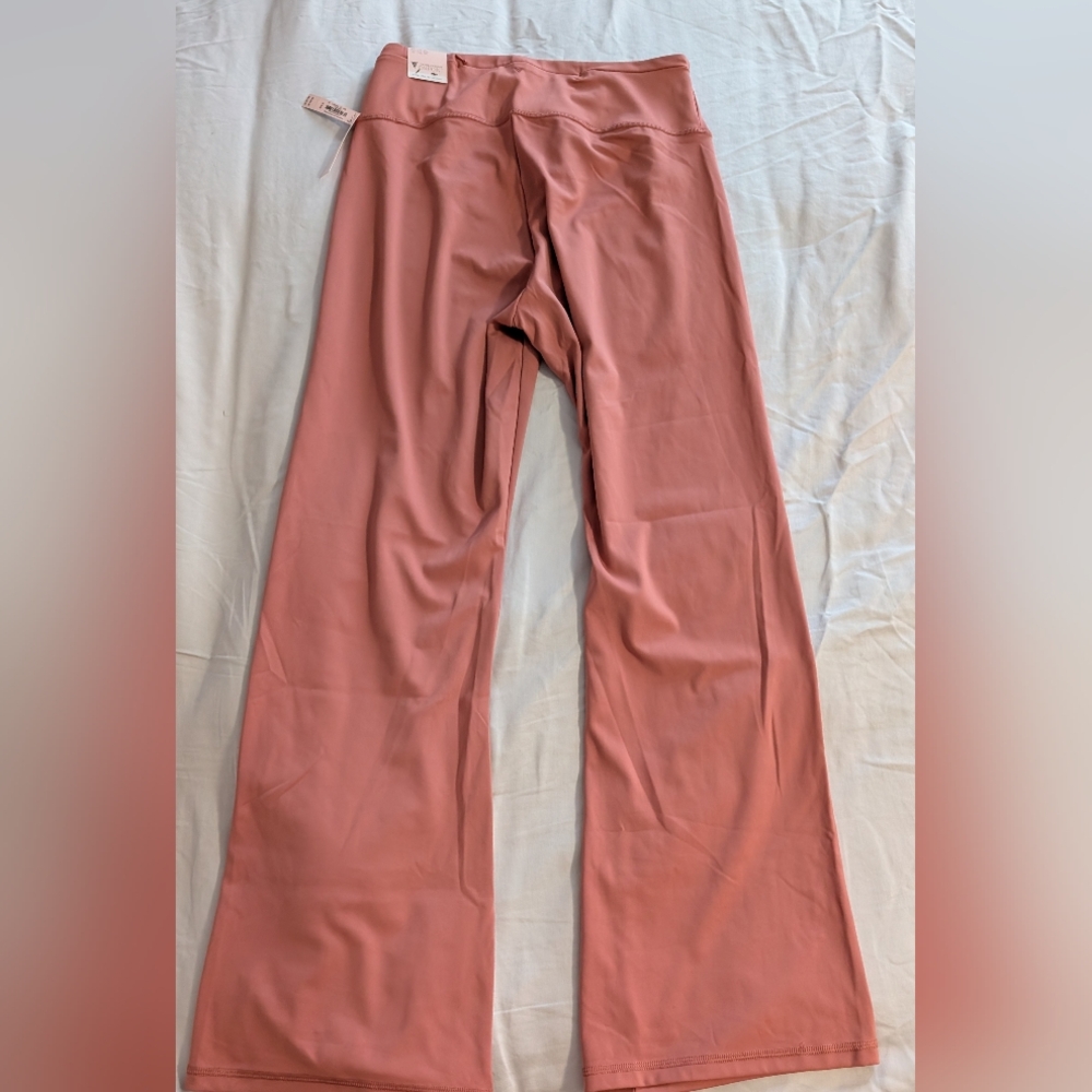 Victoria's Secret Active On Point High Rise Cloud Boot Cut Pants - Picture 2 of 9